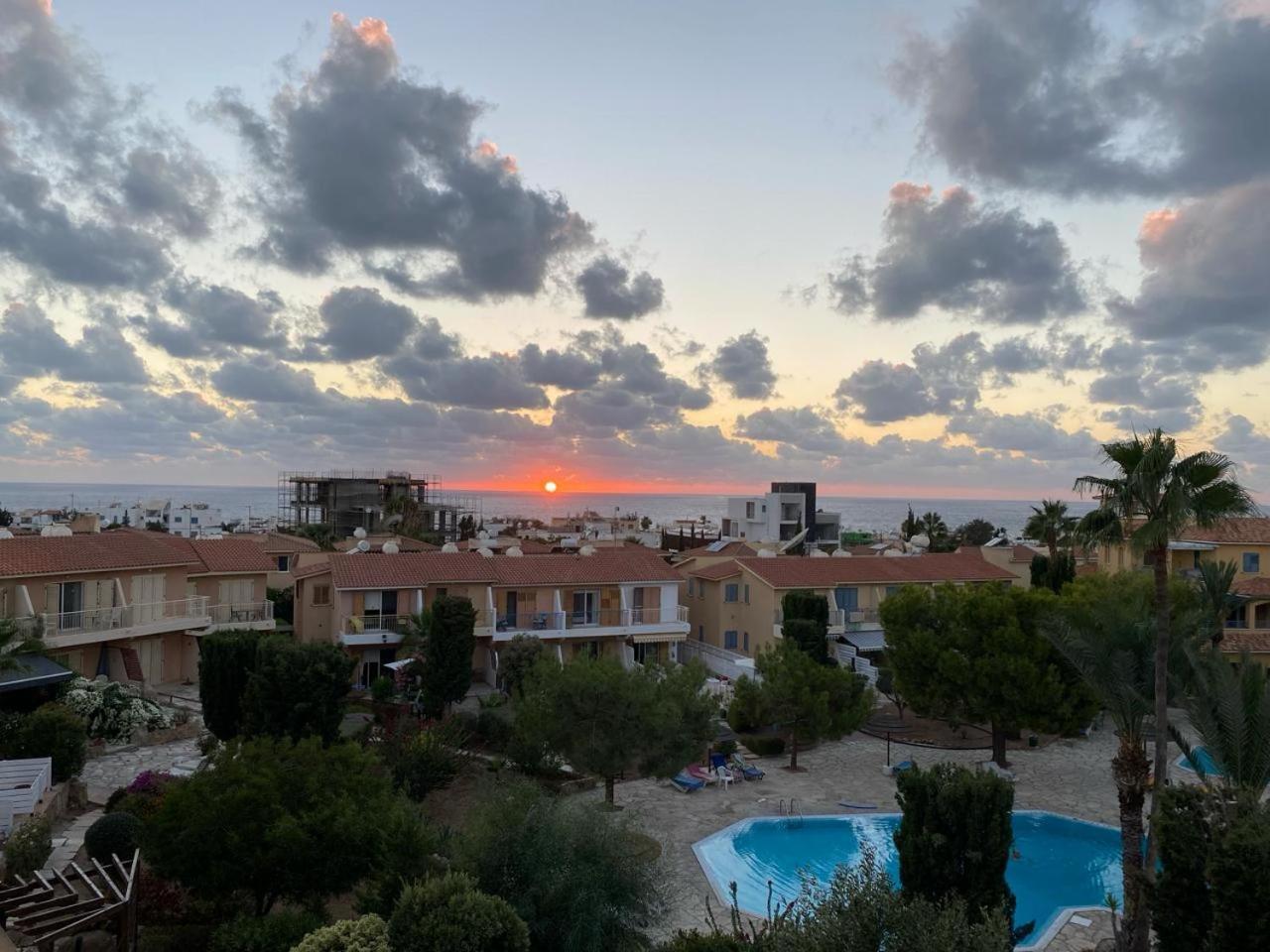 Newly Renovated- Regina Gardens 1, Venus Beach 500 M, Sea&Sunsets View, License Ooo7141 Paphos Exterior photo